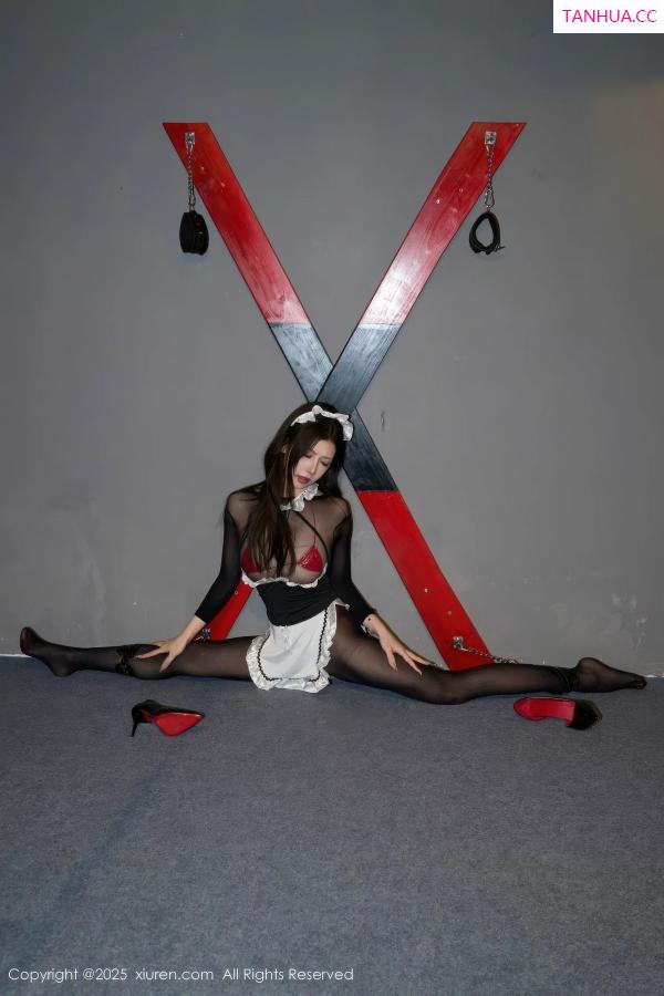 尹甜甜  [XiuRen]高清写真图 2025.11.06 No.10957 尹甜甜sunny 连体黑丝第21张图片